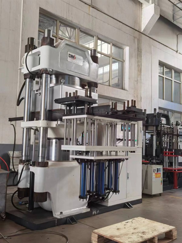 石墨雙極板真空熱壓成型機(jī)1_副本